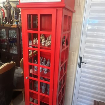 Estante em Forma de Cabine Telefônica Britânica Vermelha