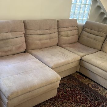 Sofá modular de tecido contemporâneo com suporte de madeira