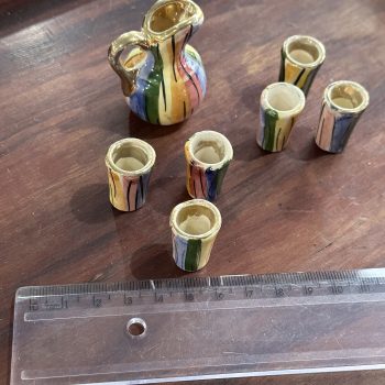 Conjunto de Jarra e Copos Miniatura em Cerâmica Pintada à Mão
